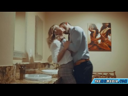 ❤️ När en bystig blondin förför dig på en offentlig toalett ❌ Pornvideo at sv.bassaniluigi.ru